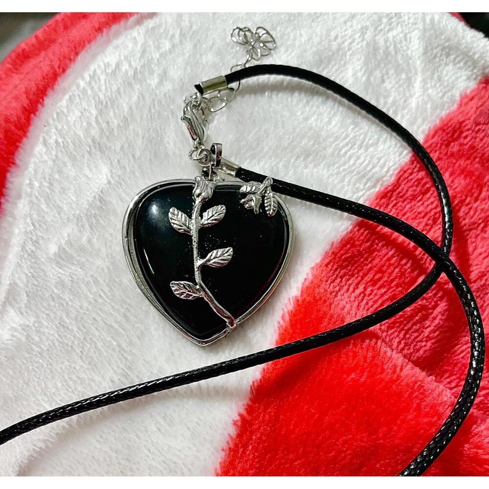 Necklace Obsidian Crystal Stone Rock Floral Chakra black heart spiritual